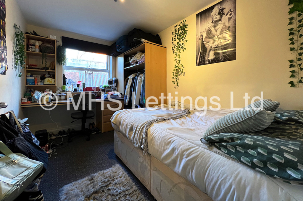 Photo of 3 Bedroom Apartment in Flat 7, Welton Road, Leeds, LS6 1EE