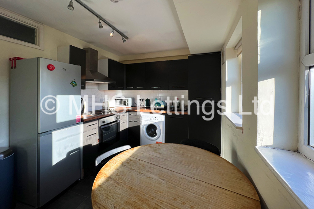 Photo of 3 Bedroom Apartment in Flat 12, Welton Road, Leeds, LS6 1EE