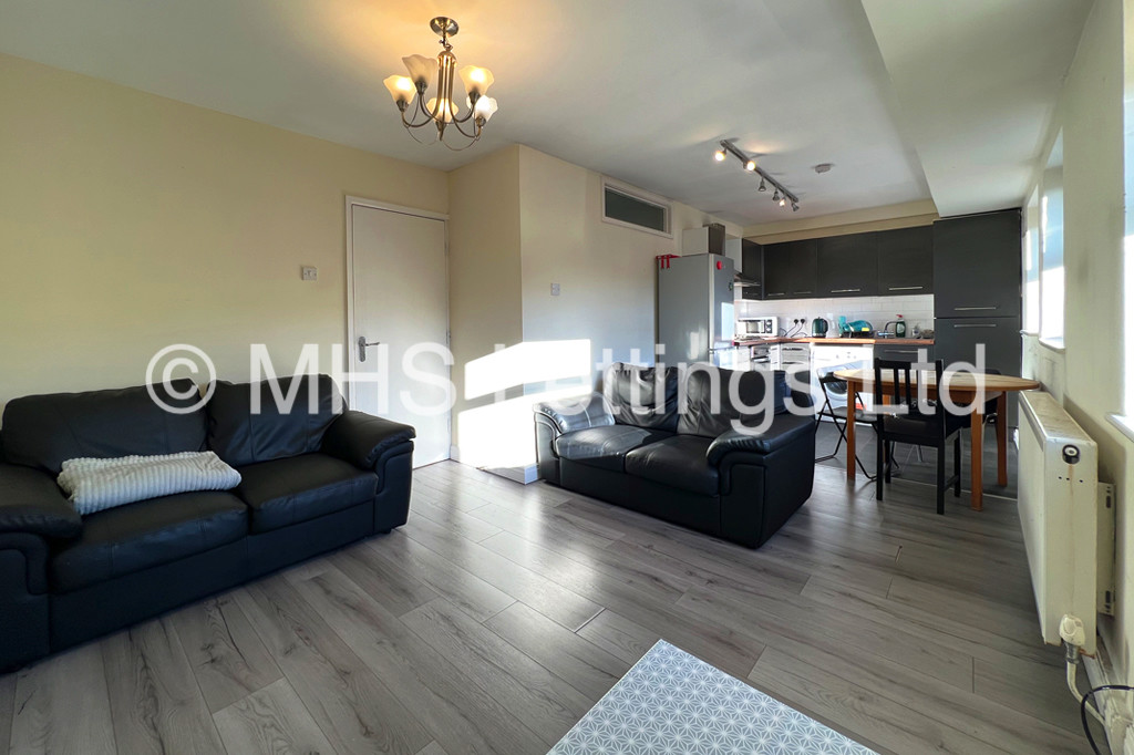 Photo of 3 Bedroom Apartment in Flat 12, Welton Road, Leeds, LS6 1EE