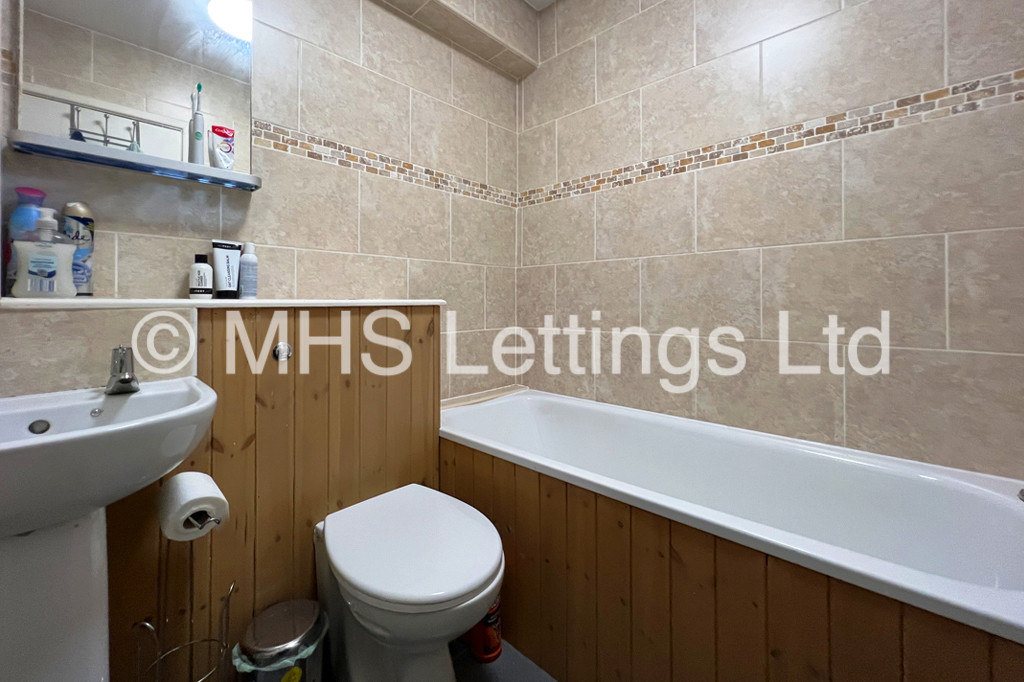 Photo of 3 Bedroom Apartment in Flat 12, Welton Road, Leeds, LS6 1EE
