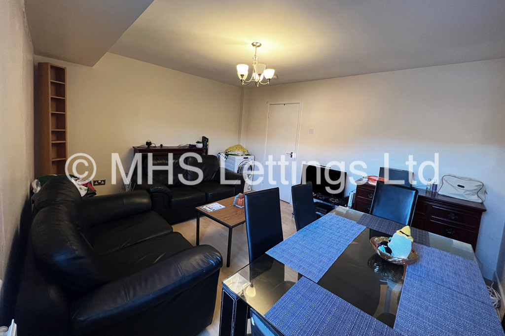 Photo of 5 Bedroom Ground Floor Flat in Flat 19, Welton Road, Leeds, LS6 1EE