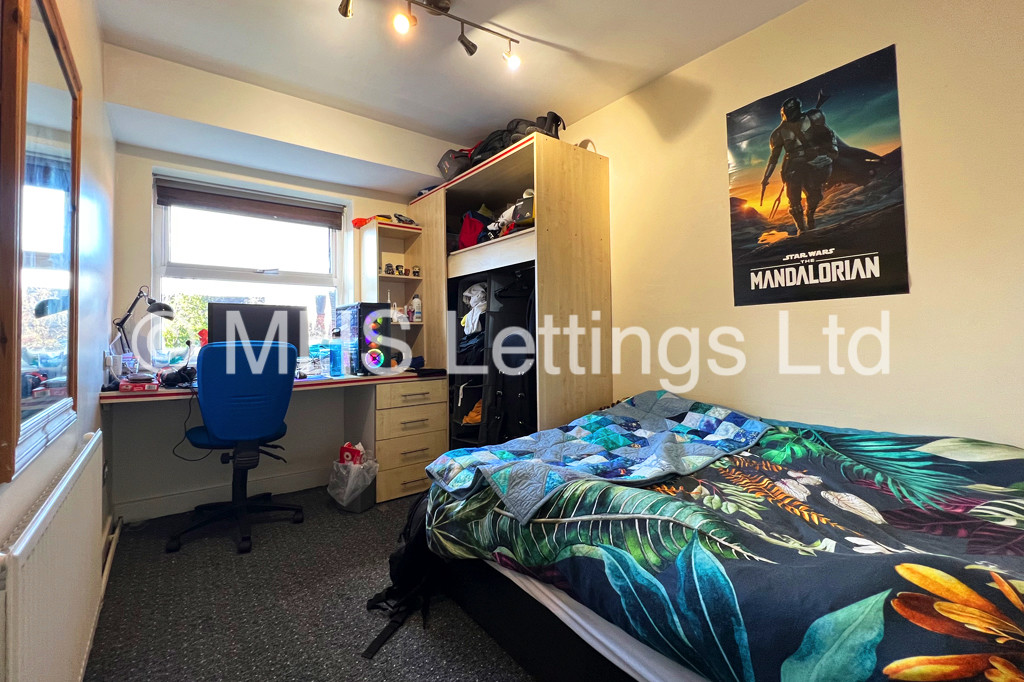 Photo of 5 Bedroom Ground Floor Flat in Flat 19, Welton Road, Leeds, LS6 1EE