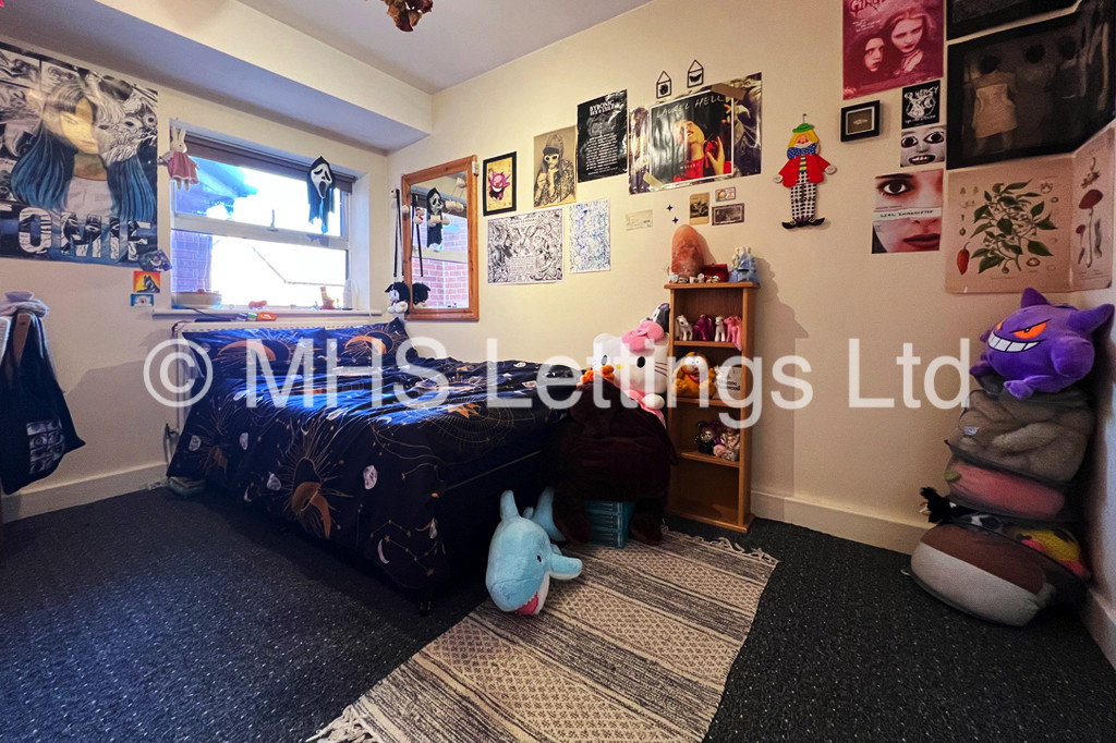 Photo of 5 Bedroom Ground Floor Flat in Flat 19, Welton Road, Leeds, LS6 1EE