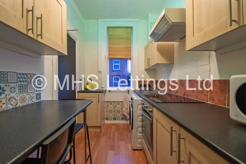 Photo of 2 Bedroom End Terraced House in 1 Pennington Grove, Leeds, LS6 2JL
