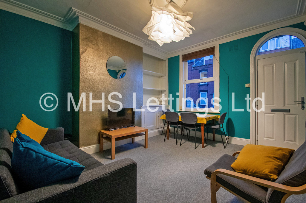 Photo of 2 Bedroom End Terraced House in 1 Pennington Grove, Leeds, LS6 2JL