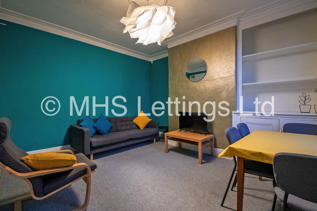 Photo of 2 Bedroom End Terraced House in 1 Pennington Grove, Leeds, LS6 2JL