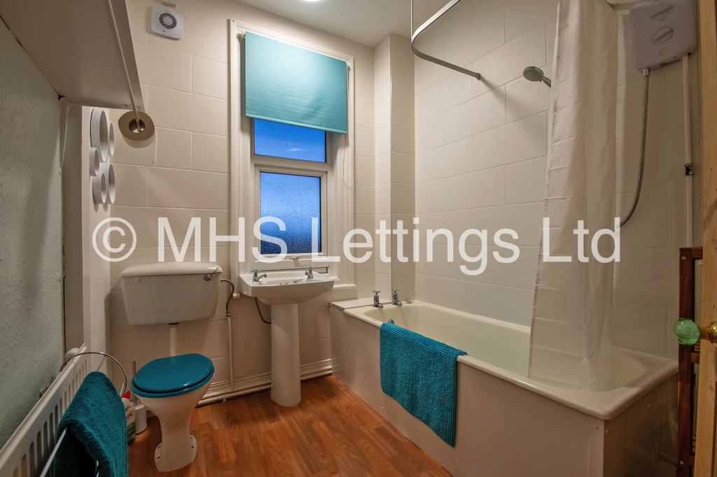 Photo of 2 Bedroom End Terraced House in 1 Pennington Grove, Leeds, LS6 2JL
