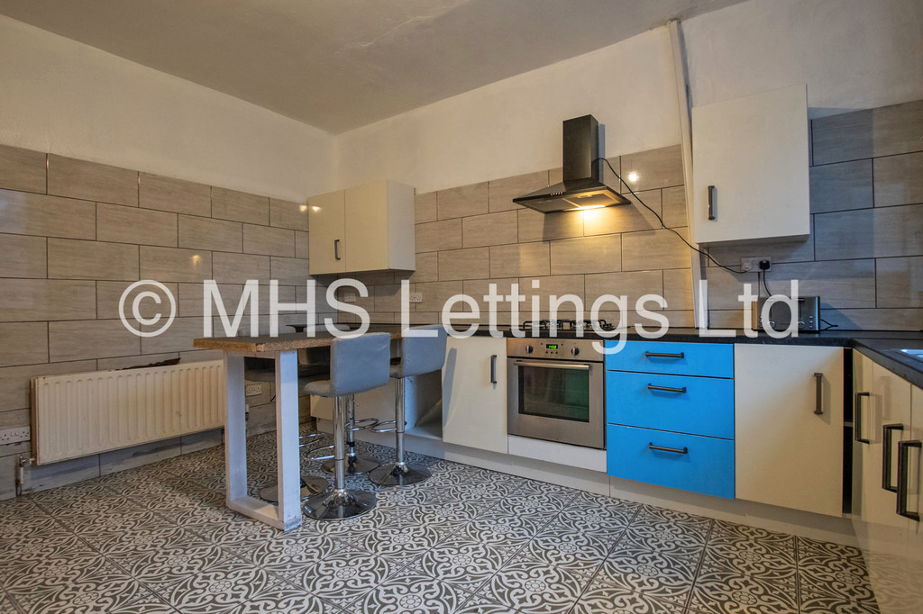 Photo of 4 Bedroom Mid Terraced House in 223 Cardigan Lane, Leeds, LS6 1DX
