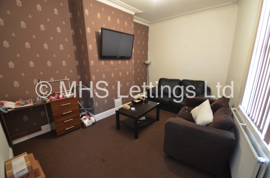 Photo of 3 Bedroom End Terraced House in 39 Royal Park Road, Leeds, LS6 1JJ