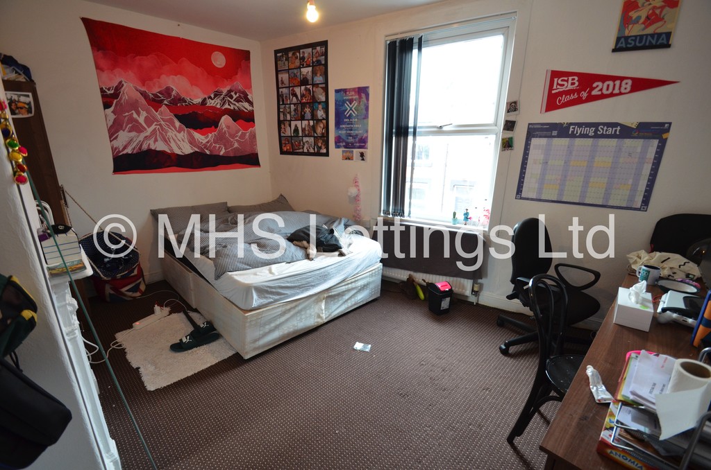 Photo of 3 Bedroom End Terraced House in 39 Royal Park Road, Leeds, LS6 1JJ