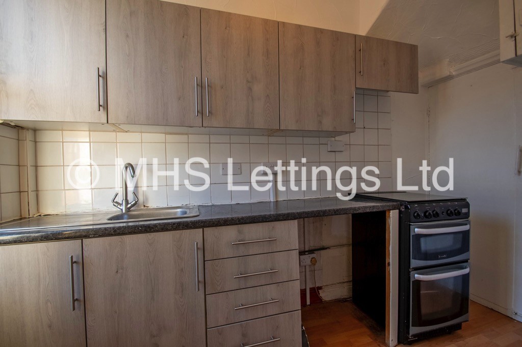 Photo of 2 Bedroom Mid Terraced House in 35 Clifton Grove, Leeds, LS9 6EW