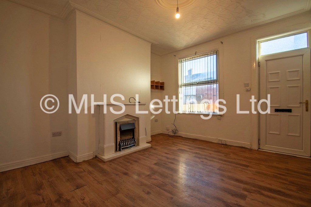 Photo of 2 Bedroom Mid Terraced House in 35 Clifton Grove, Leeds, LS9 6EW