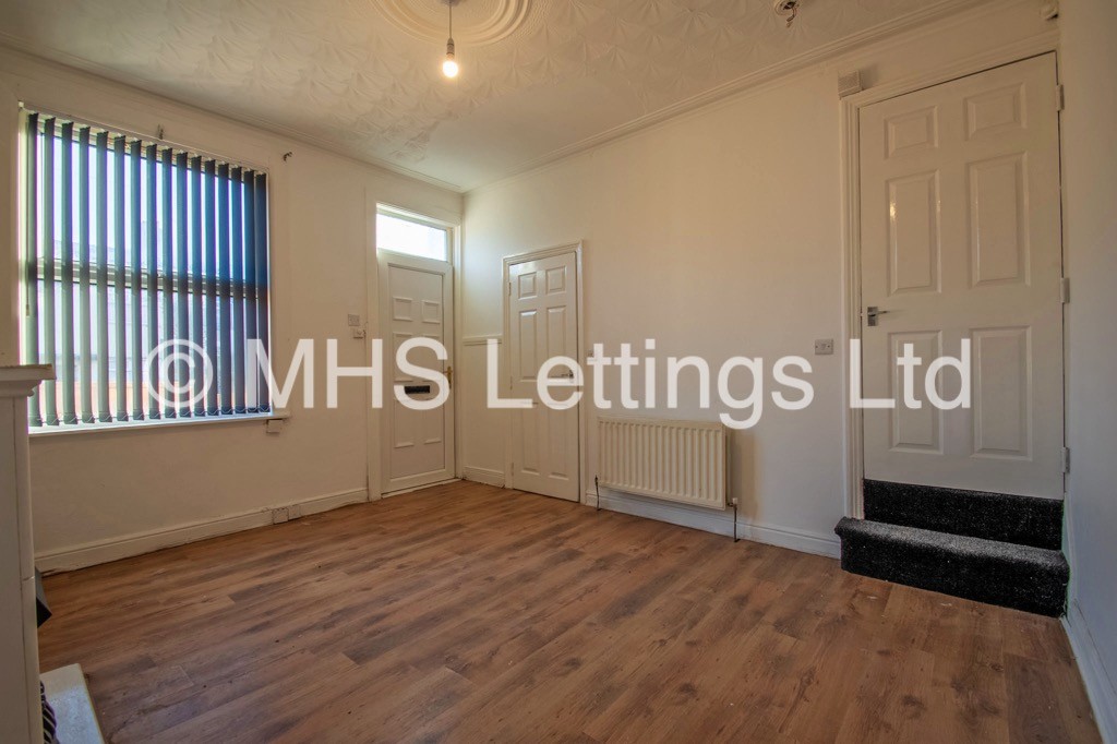 Photo of 2 Bedroom Mid Terraced House in 35 Clifton Grove, Leeds, LS9 6EW