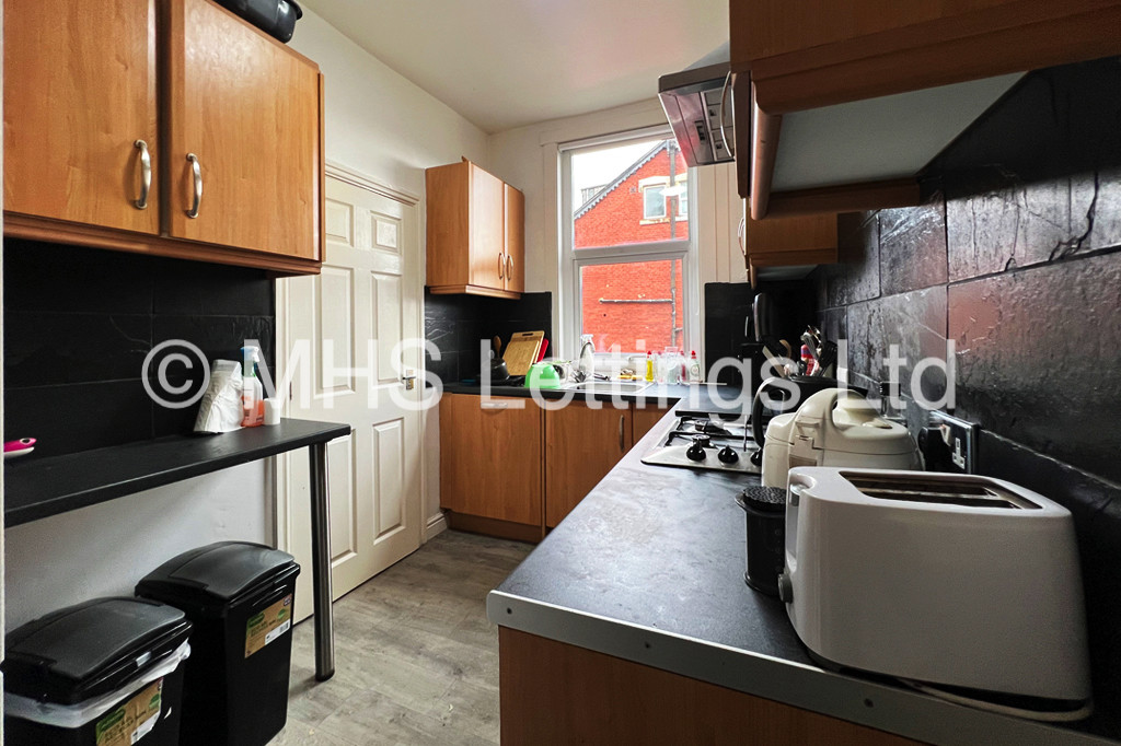 Photo of 3 Bedroom Mid Terraced House in 36 Beechwood View, Leeds, LS4 2LP
