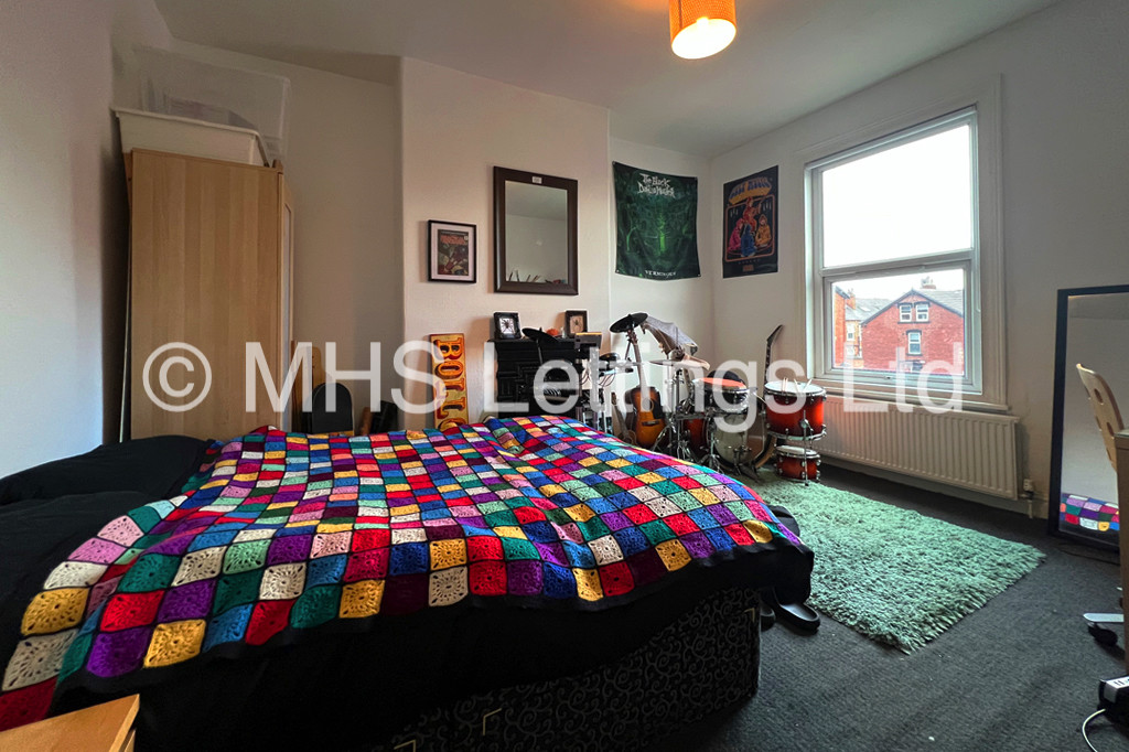 Photo of 3 Bedroom Mid Terraced House in 36 Beechwood View, Leeds, LS4 2LP