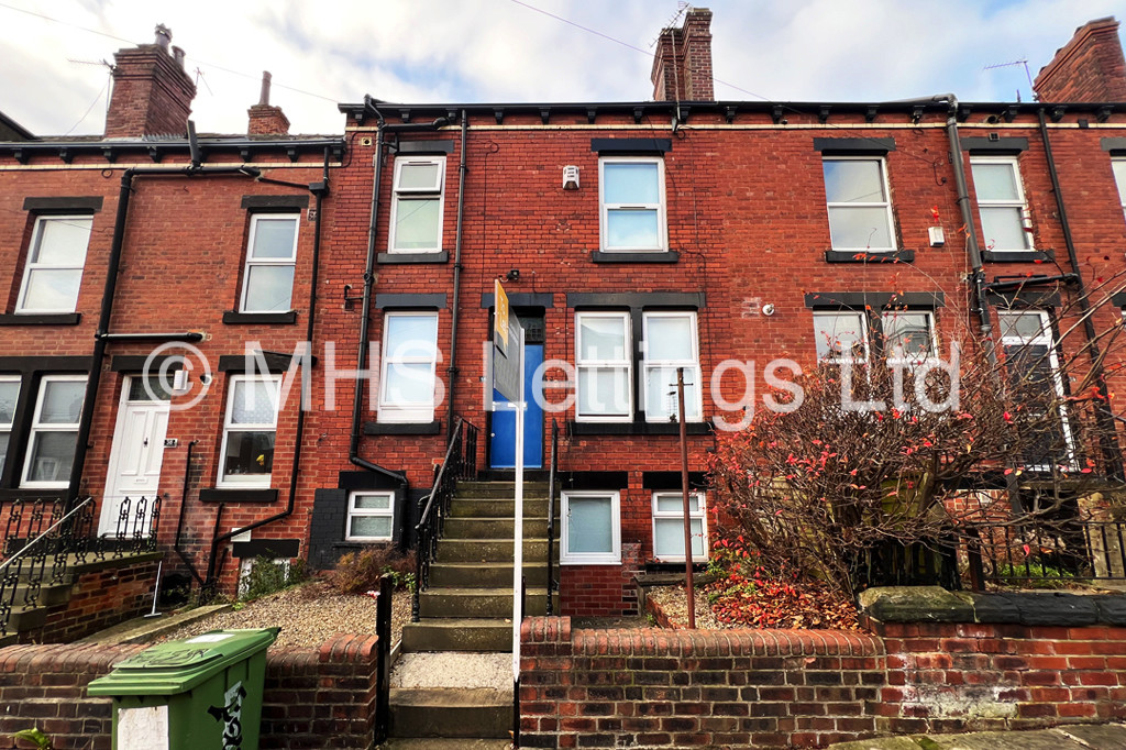 Photo of 3 Bedroom Mid Terraced House in 36 Beechwood View, Leeds, LS4 2LP