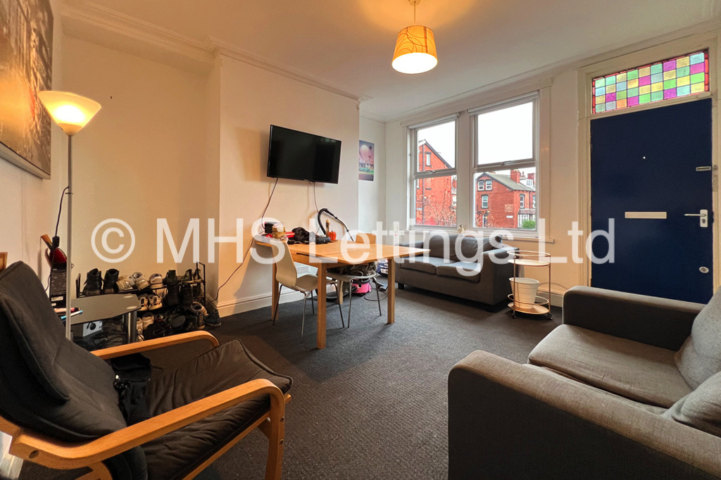 Photo of 3 Bedroom Mid Terraced House in 36 Beechwood View, Leeds, LS4 2LP