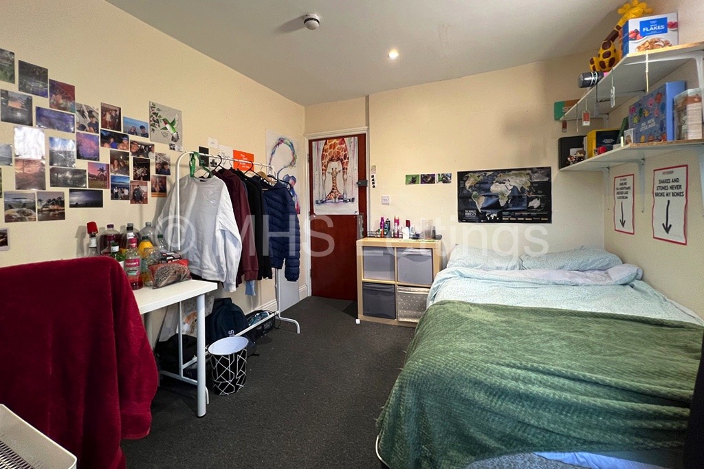 Photo of 9 Bedroom Mid Terraced House in 32 Kensington Terrace, Leeds, LS6 1BE