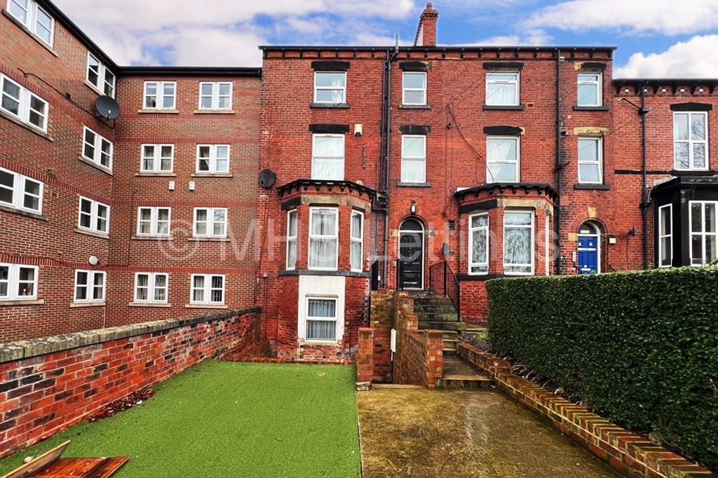 Photo of 9 Bedroom Mid Terraced House in 32 Kensington Terrace, Leeds, LS6 1BE