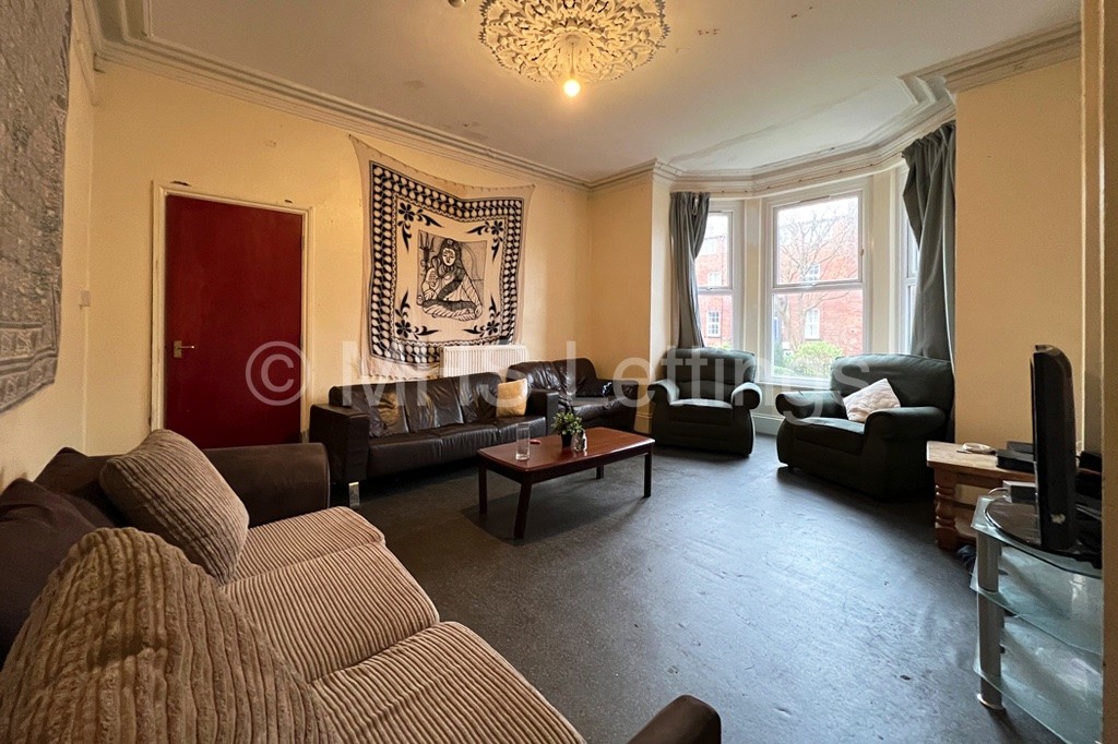Photo of 9 Bedroom Mid Terraced House in 32 Kensington Terrace, Leeds, LS6 1BE