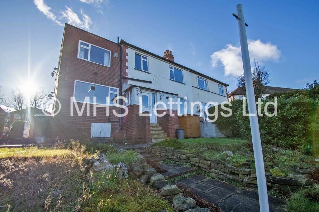 Photo of 5 Bedroom Semi-Detached House in 60 Armley Grange Avenue, Leeds, LS12 3QN