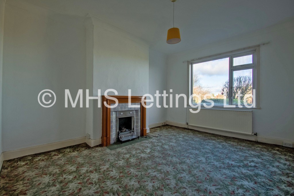 Photo of 5 Bedroom Semi-Detached House in 60 Armley Grange Avenue, Leeds, LS12 3QN