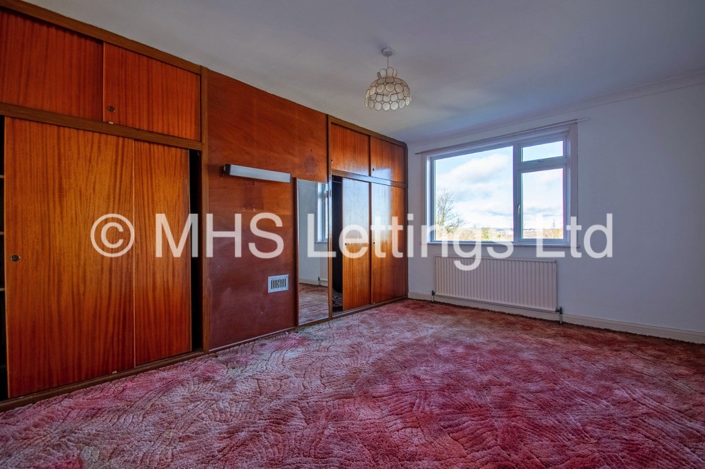 Photo of 5 Bedroom Semi-Detached House in 60 Armley Grange Avenue, Leeds, LS12 3QN