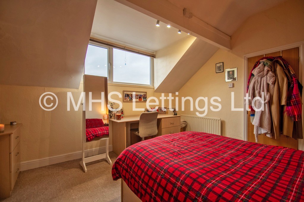 Photo of 4 Bedroom Mid Terraced House in 10 Morris Grove, Leeds, LS5 3EZ