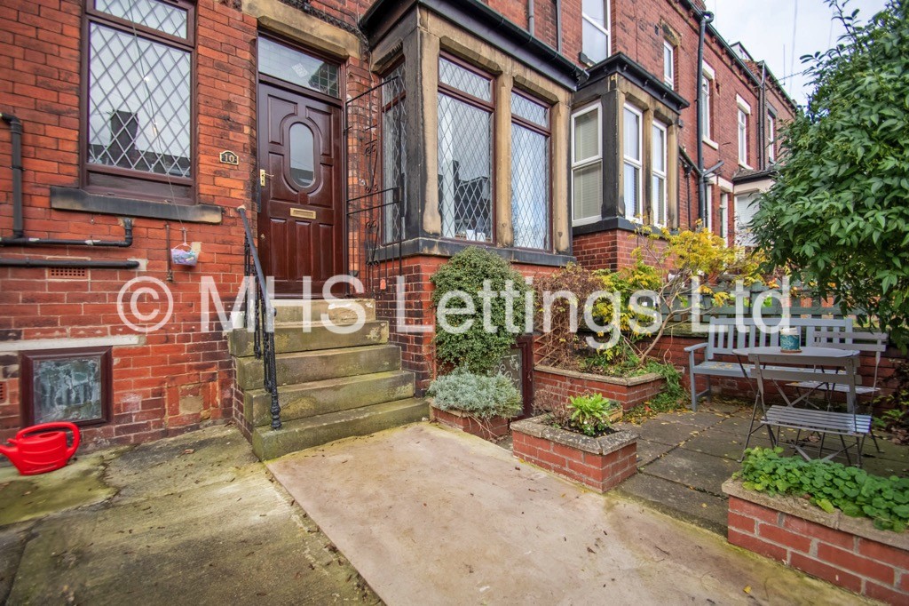 Photo of 4 Bedroom Mid Terraced House in 10 Morris Grove, Leeds, LS5 3EZ