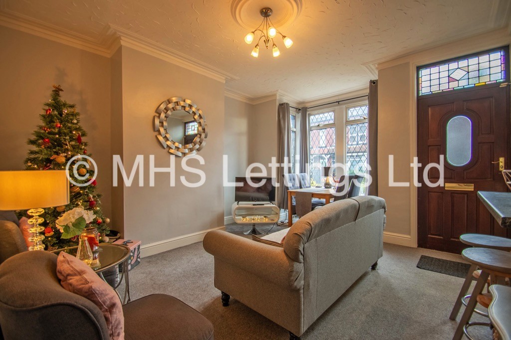 Photo of 4 Bedroom Mid Terraced House in 10 Morris Grove, Leeds, LS5 3EZ
