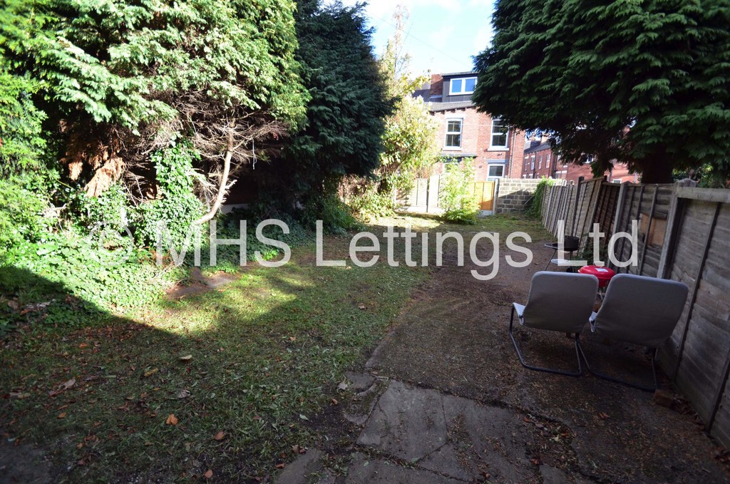 Photo of 3 Bedroom Ground Floor Flat in 79a Cardigan Road, Leeds, LS6 1EB