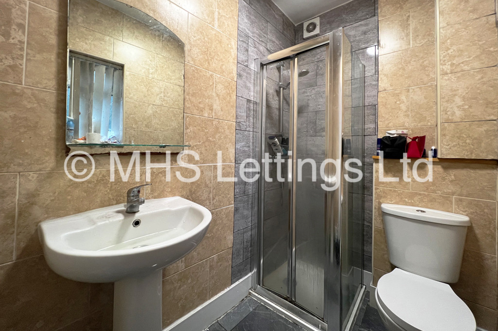 Photo of 3 Bedroom Ground Floor Flat in 79a Cardigan Road, Leeds, LS6 1EB