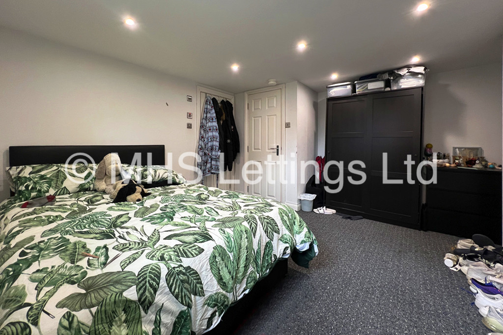 Photo of 3 Bedroom Mid Terraced House in 22 Granby Road, Leeds, LS6 3AS