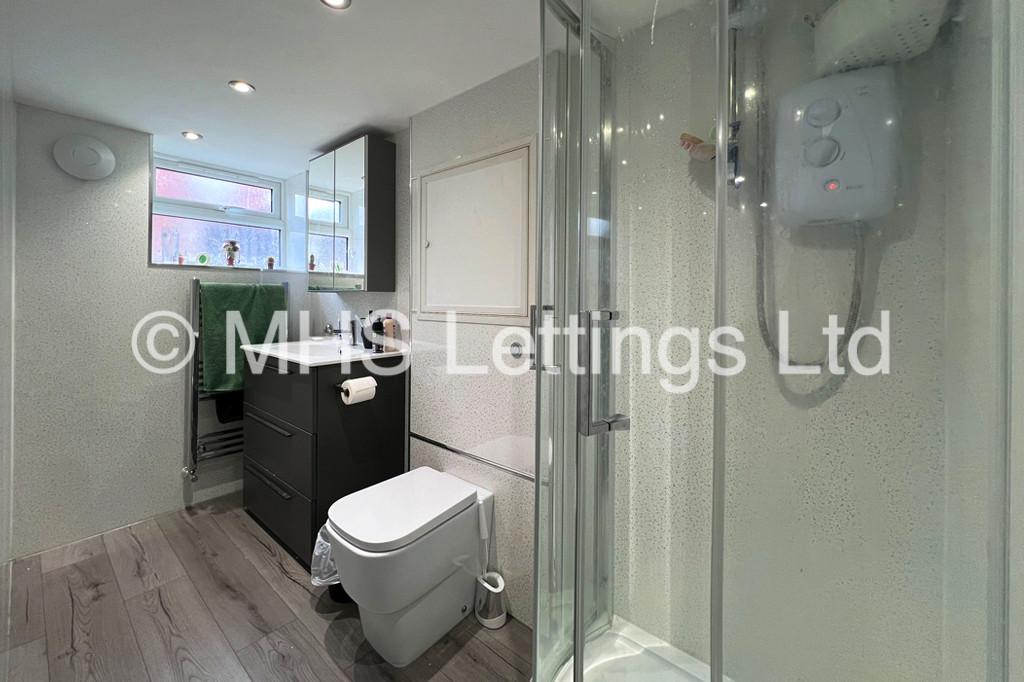 Photo of 3 Bedroom Mid Terraced House in 22 Granby Road, Leeds, LS6 3AS