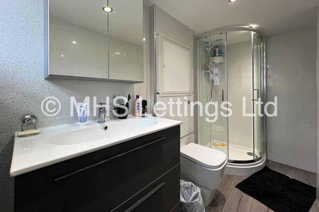 Photo of 3 Bedroom Mid Terraced House in 22 Granby Road, Leeds, LS6 3AS