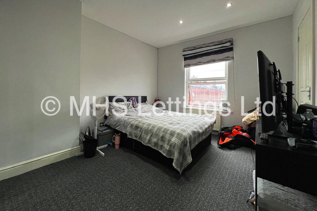 Photo of 3 Bedroom Mid Terraced House in 22 Granby Road, Leeds, LS6 3AS