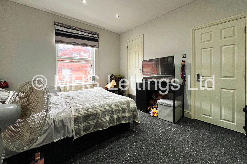 Photo of 3 Bedroom Mid Terraced House in 22 Granby Road, Leeds, LS6 3AS