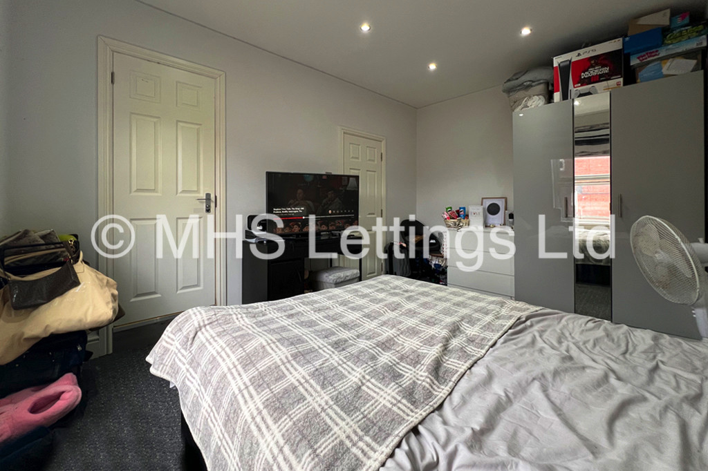 Photo of 3 Bedroom Mid Terraced House in 22 Granby Road, Leeds, LS6 3AS