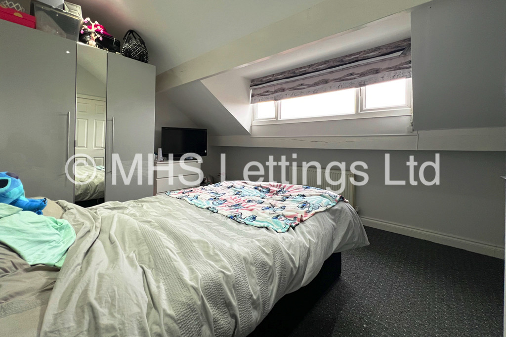 Photo of 3 Bedroom Mid Terraced House in 22 Granby Road, Leeds, LS6 3AS