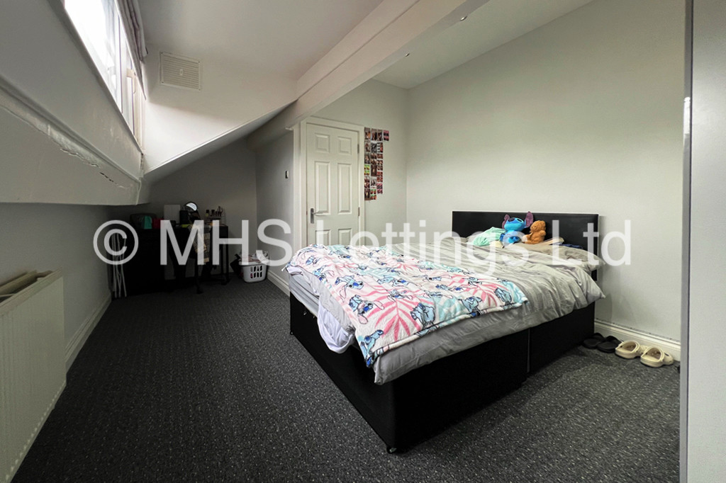 Photo of 3 Bedroom Mid Terraced House in 22 Granby Road, Leeds, LS6 3AS