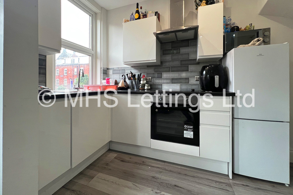 Photo of 3 Bedroom Mid Terraced House in 22 Granby Road, Leeds, LS6 3AS