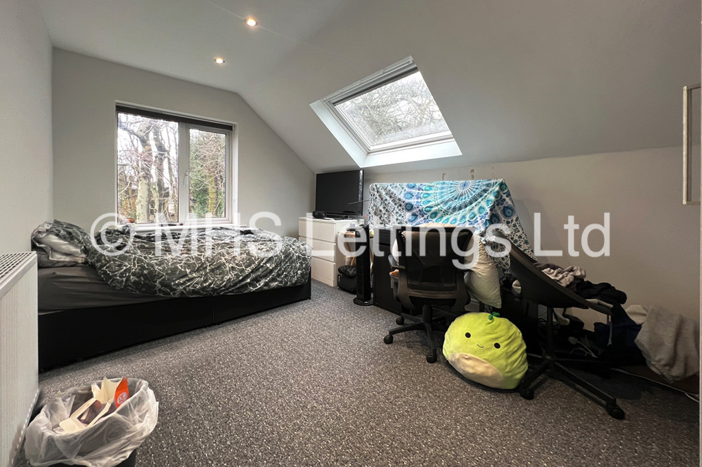 Photo of 3 Bedroom Apartment in Flat 3, Headingley House, Ash Road, Leeds, LS6 3HD