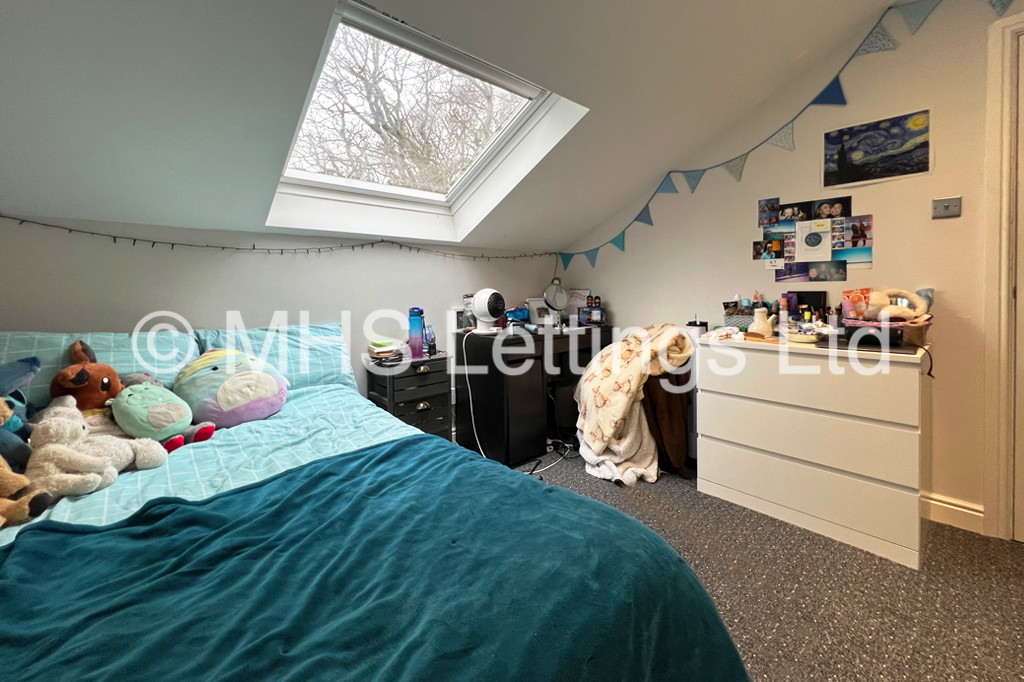 Photo of 3 Bedroom Apartment in Flat 3, Headingley House, Ash Road, Leeds, LS6 3HD