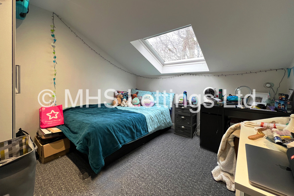 Photo of 3 Bedroom Apartment in Flat 3, Headingley House, Ash Road, Leeds, LS6 3HD