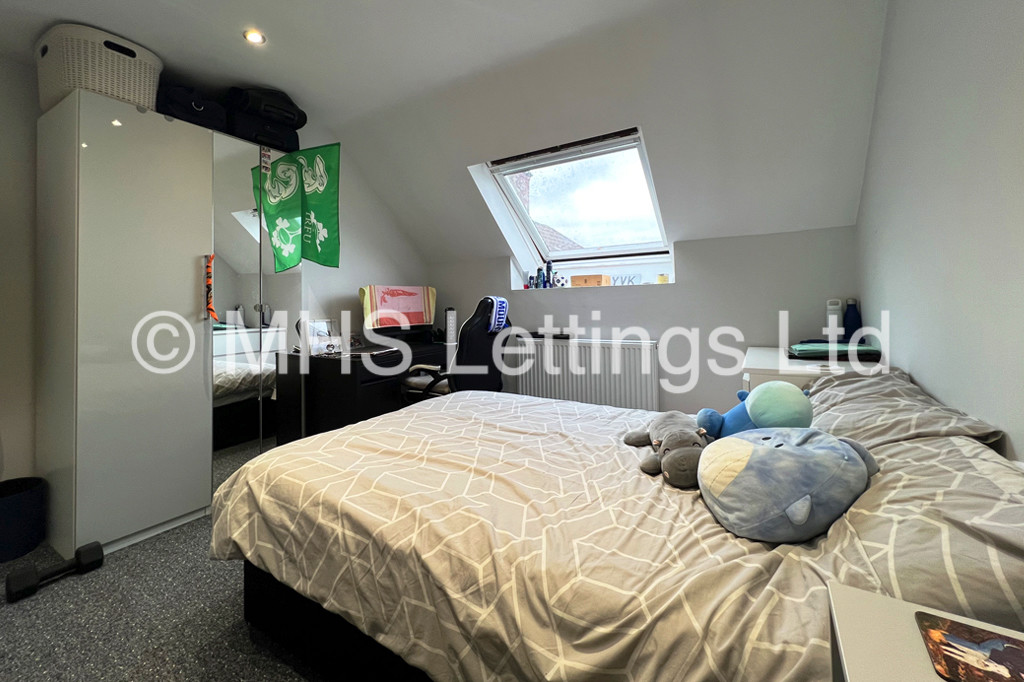 Photo of 3 Bedroom Apartment in Flat 3, Headingley House, Ash Road, Leeds, LS6 3HD