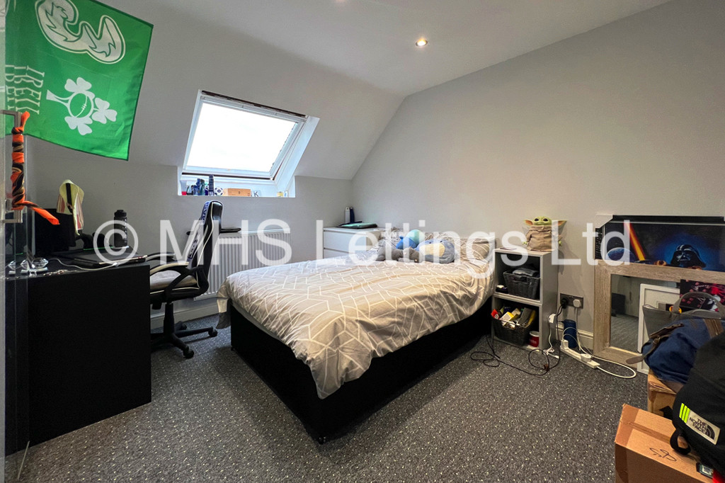 Photo of 3 Bedroom Apartment in Flat 3, Headingley House, Ash Road, Leeds, LS6 3HD
