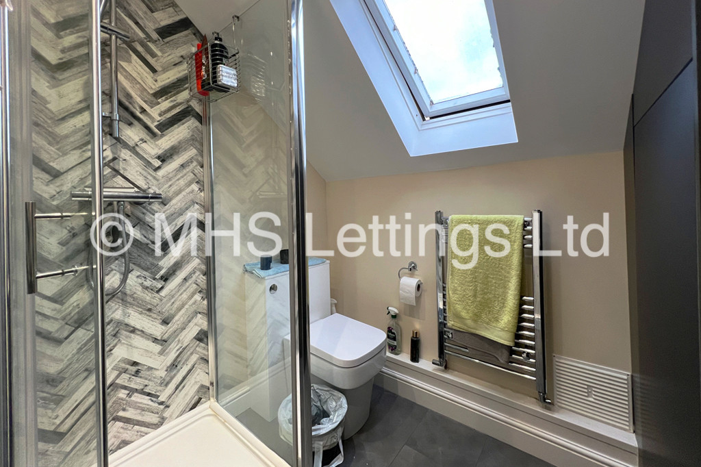 Photo of 3 Bedroom Apartment in Flat 3, Headingley House, Ash Road, Leeds, LS6 3HD