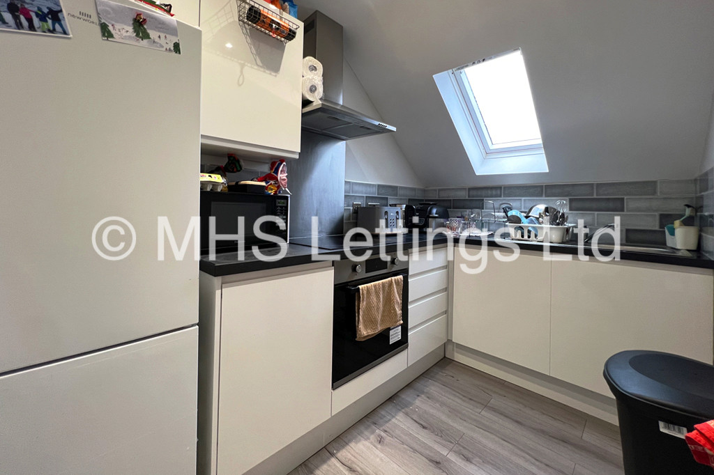 Photo of 3 Bedroom Apartment in Flat 3, Headingley House, Ash Road, Leeds, LS6 3HD