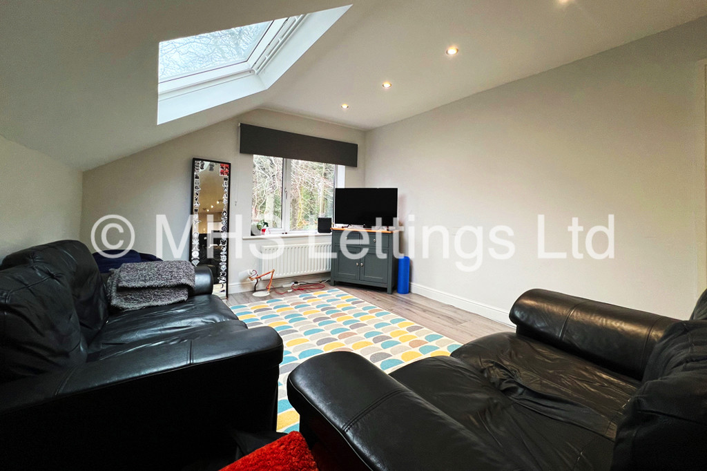 Photo of 3 Bedroom Apartment in Flat 3, Headingley House, Ash Road, Leeds, LS6 3HD