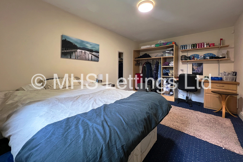 Photo of 3 Bedroom Apartment in 2 Railway Apartments, Leeds, LS5 3GY